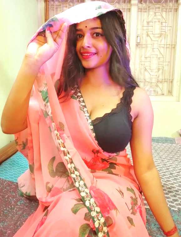 কাজের মেয়ের গুদের গল্প